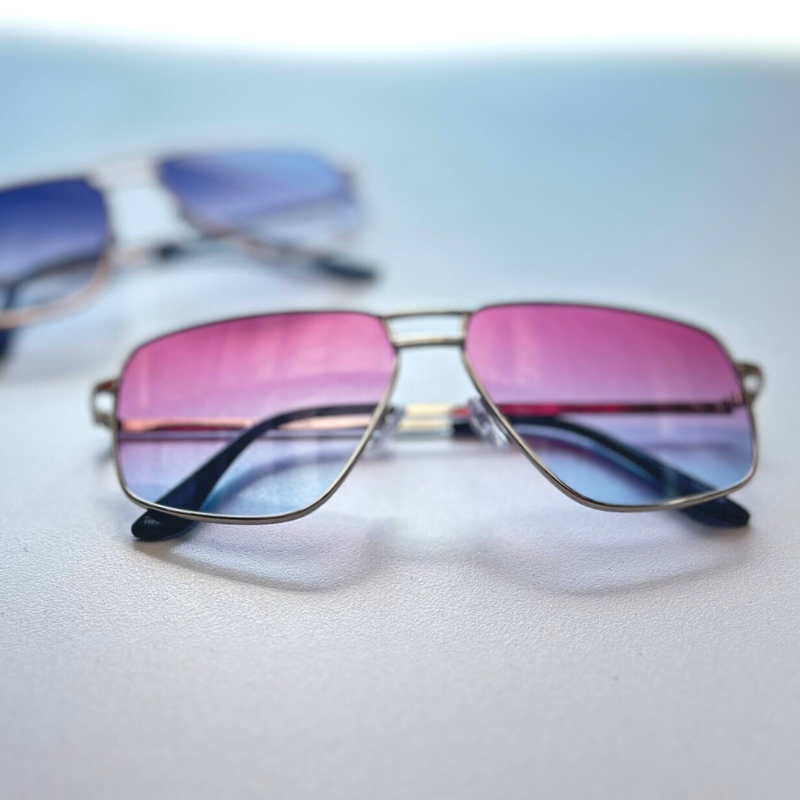 Sleek Retro-Inspired Gradient Lens Square Aviator Sunglasses D316